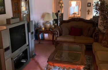 Beautiful, Cozy Stay in Oak Park, Queen Bedroom, Work Setup & Backyard Grill - Foto 10