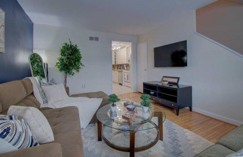 Book Now! 8-Min to Metro - King Bed- Old Town Central Retreat - Floyd's Freedom - - Foto 27