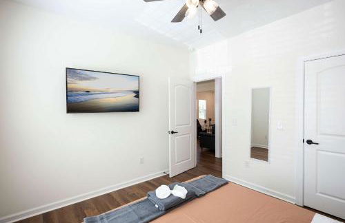 4 Min to Downtown - En-Suite Bath - Washer and Dryer - Foto 3