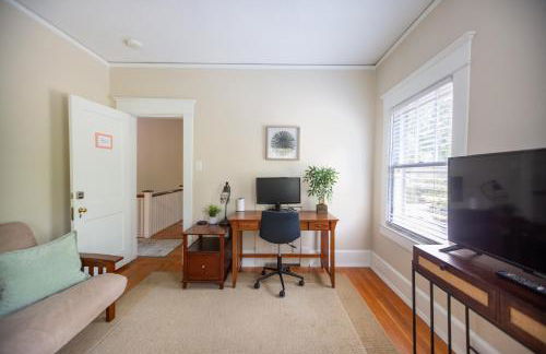 Efficiency in Grand Old Home, Downtown Durham - Photo 5