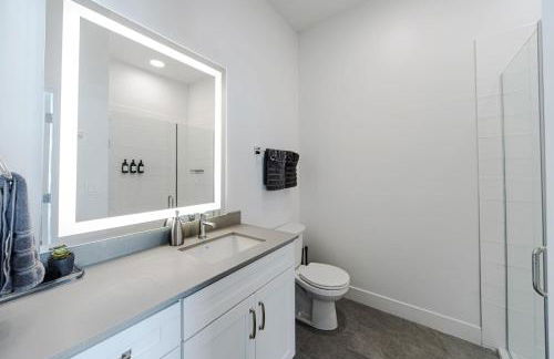Dwntn Lux Townhome - Best Amenities- 3BD, 4BA - Photo 29