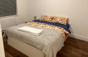 Lovely Hillingdon Family Holiday Home - 6 bedrooms - Foto 13