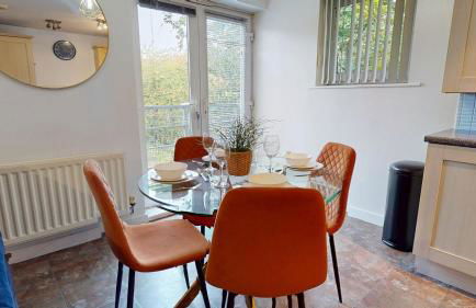 2 Bedroom House Near City Centre with Parking - Foto 6