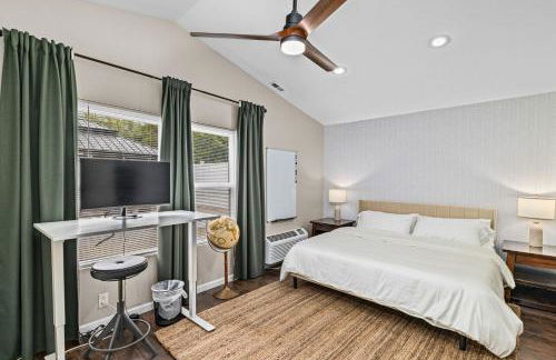 Imperial Porch Haven Cozy Fire Pit Fenced Yard - Foto 44