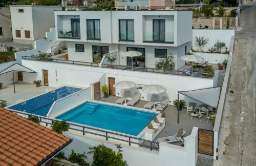 Holiday home Lola, sea on a palm! HEATED POOL - Photo 10