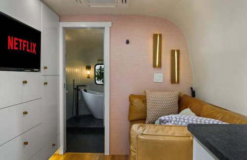 Airstream w Bathtub, River, & Hot Tub - Foto 58