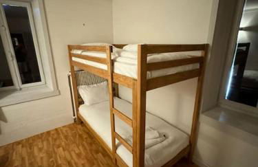 Beautiful 3 Star renovated Apt Sleeps 7 - Photo 13