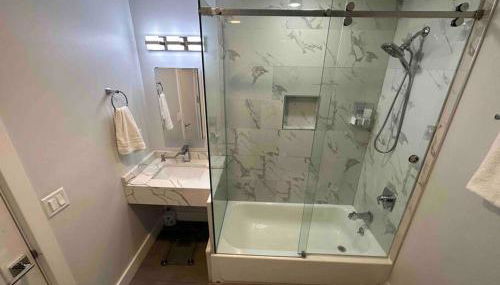 The Classic Suite: 2BR close to NYC - Foto 5, towels, Shower