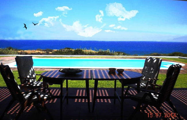 Cristelia Luxury Sea Front & Pool Villa - Foto 27