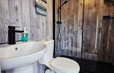 The Woodland Lodge - Wood Fired Hot Tub and Firepit - Foto 29