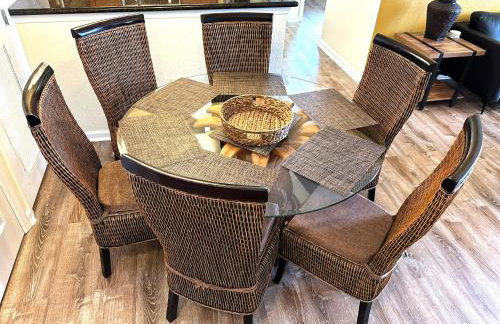 Lion King-themed condo near Disney, Sea World, Universal and OCCC with pool, spa, restaurants, shuttle, private balcony, and the BEST view of fireworks shows - Foto 73