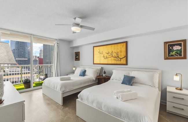 Fantastic 2BR Condo on 31st Floor Free Parking - Photo 74