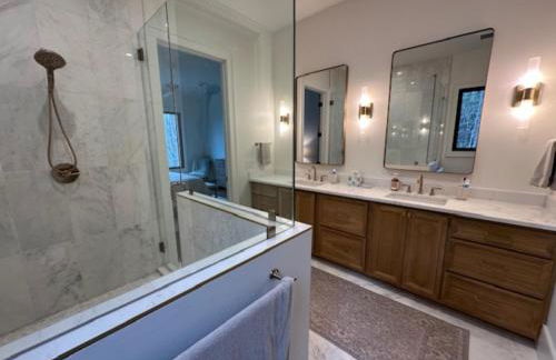 Modern Lodge Getaway, Creek and Mountain View - Foto 17