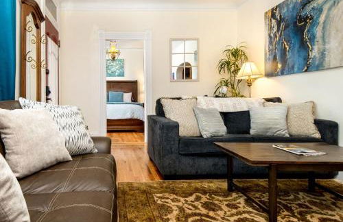 The Golden Parlor- Historic Victorian, Hot Tub - Foto 47