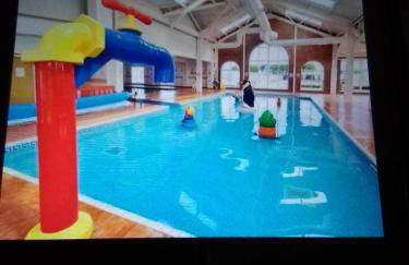 Deluxe 3 bedroom Lyons Robin hood oaklands with free wifi free sky - Photo 20