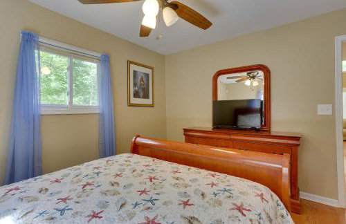 Pools, Hot Tub and More Bushkill Mountain Getaway! - Photo 11