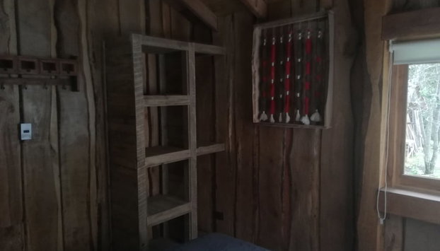 Wonderful Rustic Cabin 2, With Native Logs, on the Banks of the Trancura River - Photo 3, Chambre
