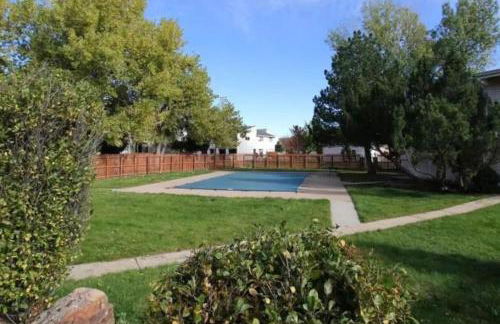 Dog Friendly Oasis Private Hot Tub with Sauna - Photo 9