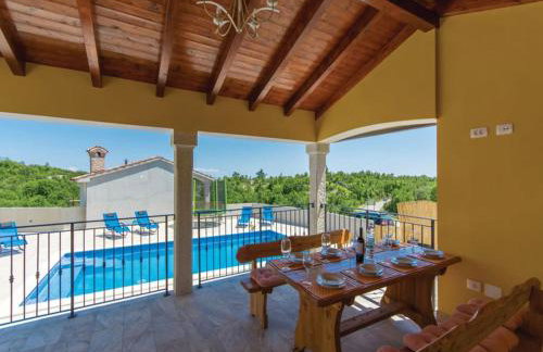 Villa in Skitaca with Pool and Sea Views - Photo 6