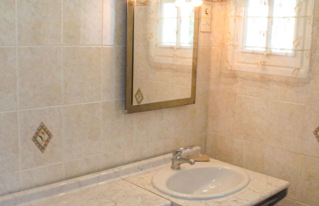 3 bedroom House in Bagnols-en-Forêt with private pool and garden - Photo 14