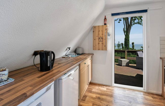 The Lookout, Sunny Beach Retreat, Sleeps 5 Guests - Photo 15