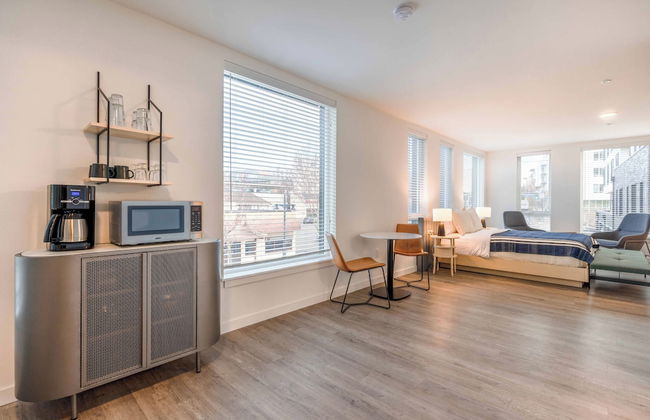 Marina Square Suites - Photo 26