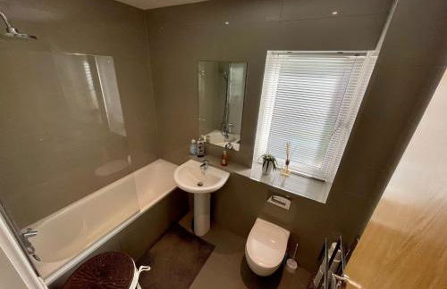 2 Bed 2 Bathroom Gated Apartment 1 Inc free Parking - Foto 10