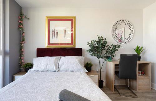 Vista Verde - Luxury City Penthouse 2BR - Sleeps up to 6 - Parking - Photo 38