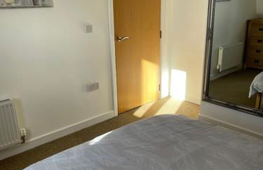 Lovely, Sleeps 6, 2 baths, Riverside Views, Parking, GY - Foto 20