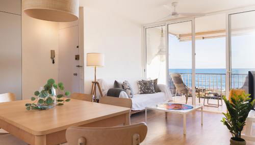 LETS HOLIDAYS Beach front apartment in Gavà Mar, Pine Beach - Photo 2