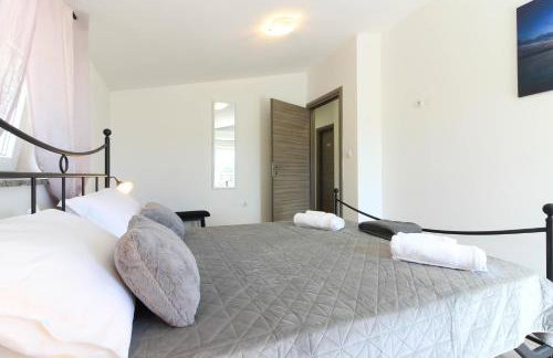 Wonderful villa wit pool surrounded by nature, high level of privacy a few minutes to the beach and town center by car by WiiBuk - Foto 22