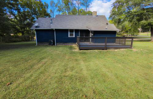 The Crestwood - 3BR Home with Parking - Near Atlanta and Stone Mountain - Photo 14