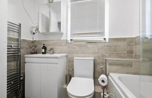 Stylish 1 Bed Apt 4 Min to Airport WiFi & Parking - Foto 15