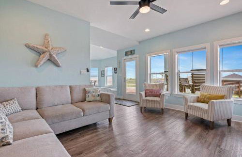 Steps to the Beach | Tiki Bar Fun | Epic Bay Views | Sleeps 8 - Foto 14