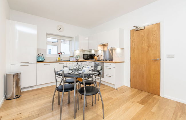 2BR Apt-sleeps 5-accessible-central Dartford - Photo 8