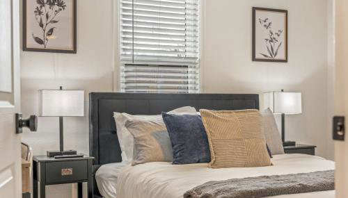 Central Denver Hangout with Huge Backyard - Foto 3