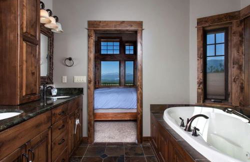 Amazing Log Cabin Rental with Pool Table in the Mountains in West Glacier, Montana - Foto 79