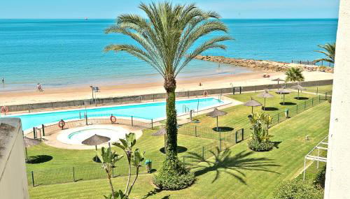 On Beach Deluxe Apartment with Pools and own Garden - Foto 4, Garden, Garden view
