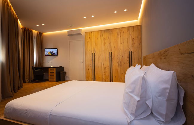 Central Chic Apartments - Photo 8