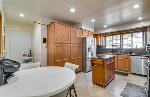 North Hills Home with Outdoor Entertaining Space - Foto 9