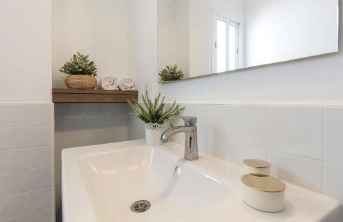 PRECIOSO APT DISEÑO 2 HAB SEVILLA - Foto 5