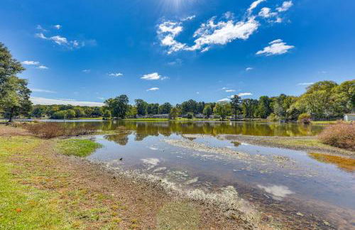 Lakeside Cedar Pines Bungalow 5 Mi to Main St! - Foto 3