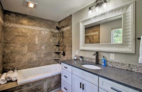 Creekfront Lincoln Home, Steps from Downtown! - Foto 15