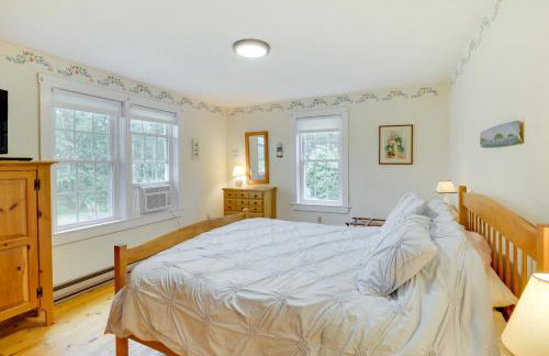 Kennebunkport Getaway with Grill Walk to Beach! - Foto 12