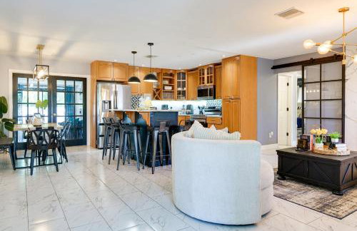 Lounge Area Office Fenced Yard Near It All - Photo 55