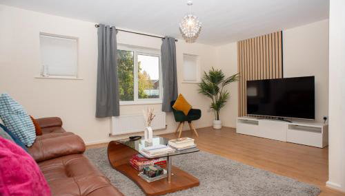 Cosy townhouse, new build, 5 bedrooms, Sleeps 8, Free Parking - Foto 2