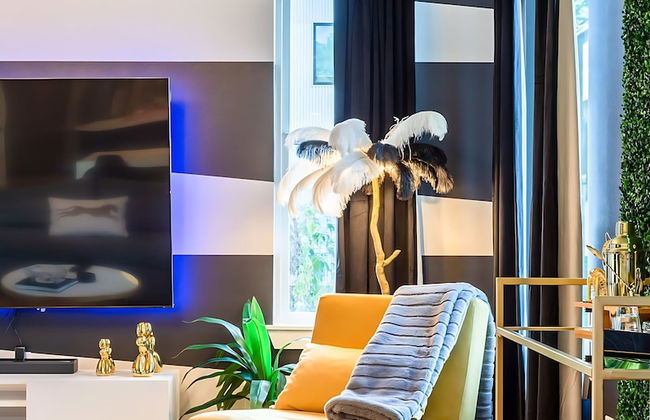 5 000 SQ FT Private 10br Compound DT 6 Min Drive - Photo 25