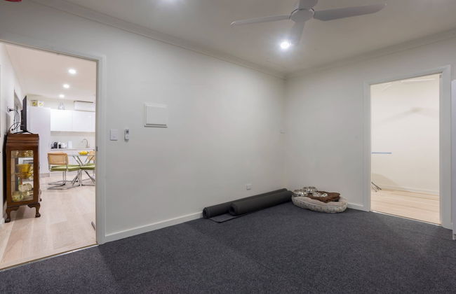 Beautiful Pet Friendly 1BR Cottage With Patio - Photo 11