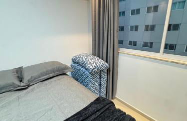 Ap próx ao shopping com garagem, piscina e ar - Foto 28