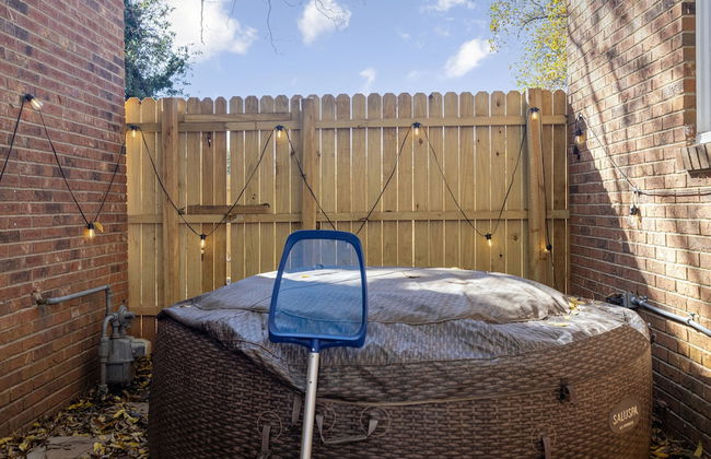 Cozy Retreat near Uptown with Hot Tub - Foto 2